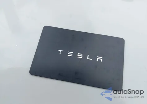 2024 Tesla Model Y Performance Dual Motor All-Wheel Drive z USA, uszkodzony, nr VIN 7SAYGDEF9RF046589